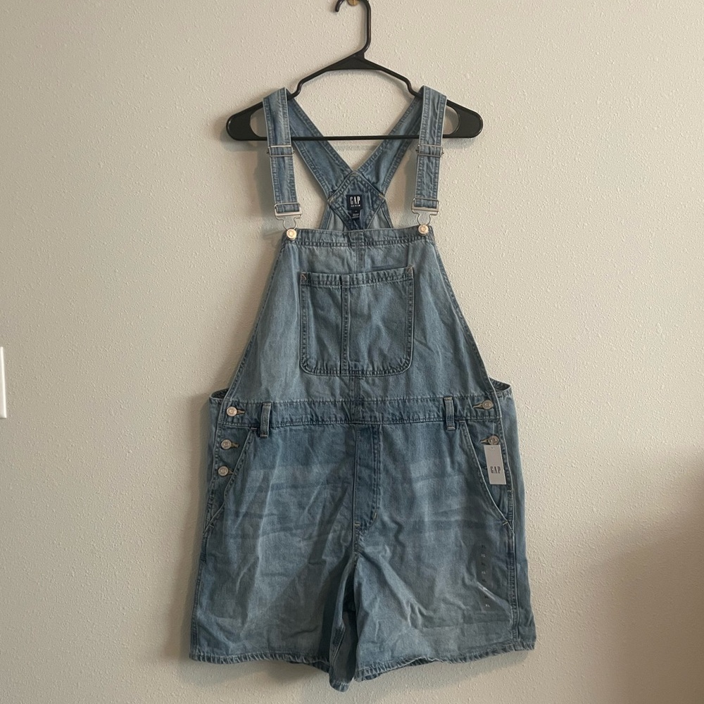 NWT GAP Short Overalls “Size XL”